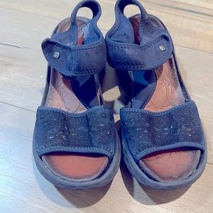 BZees Blue Sandals